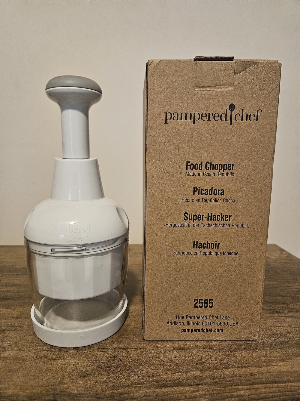 Pampered Chef White Food Chopper - Compact Kitchen Chopper
